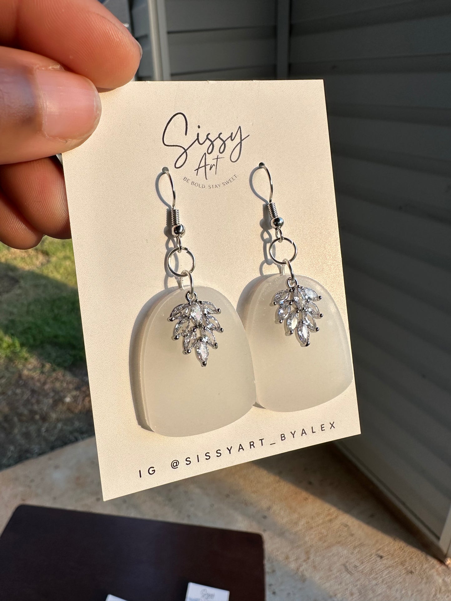 Everyday Arch Earrings - White