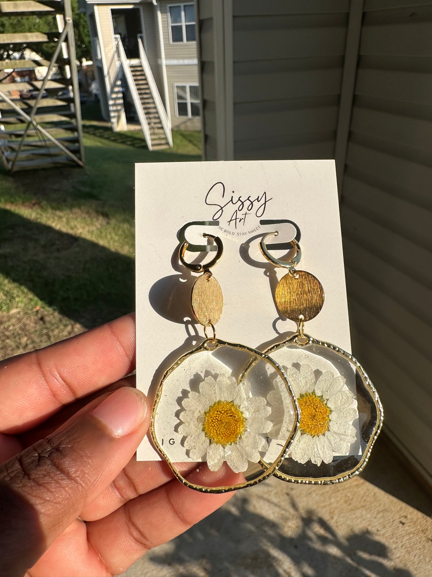 Minimalist Pressed Daisy Earrings