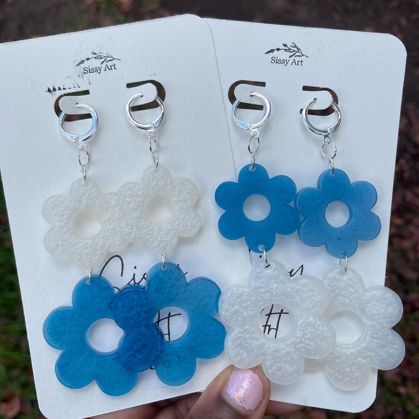 Groovy Flower Earrings - White