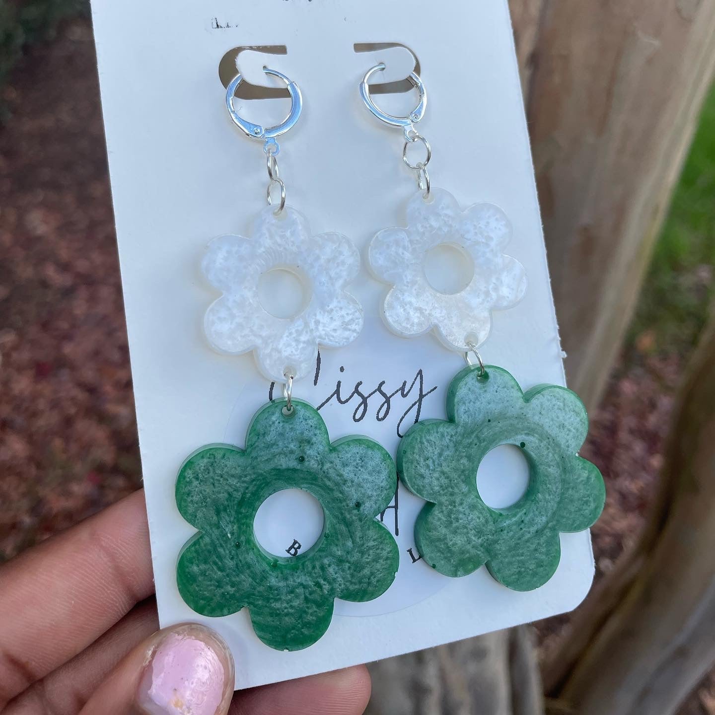 Groovy Flower Earrings - White