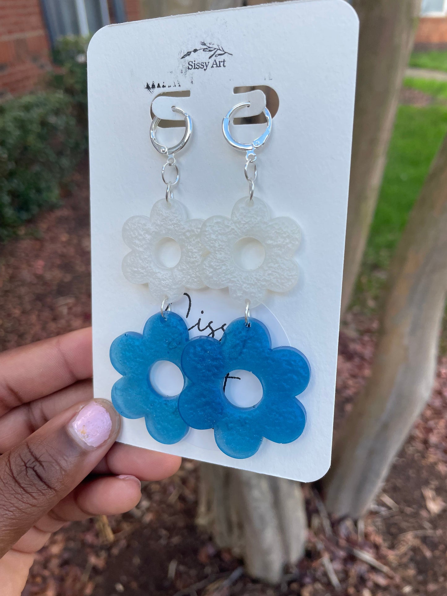 Groovy Flower Earrings - White